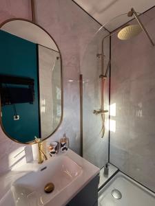 Appartements La Caliente love room glamour balneo en duo : photos des chambres