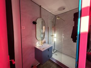 Appartements La Caliente love room glamour balneo en duo : photos des chambres