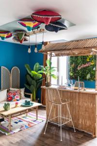 Appartements La Caliente love room glamour balneo en duo : photos des chambres