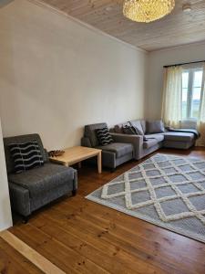 Maalaistalon päärakennuksessa asunto