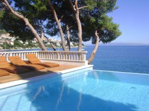 Seafront Villa - with heated swimming pool
