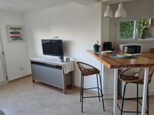 Monoambiente cálido frente a playa bonita