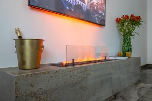 F-Apartments - Emperor Size Bed, City Center, Contactless