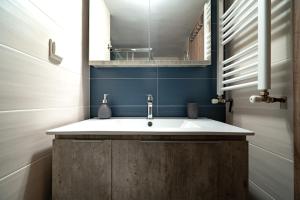 Backyard Bliss in Ano Patisia by ΜΡS