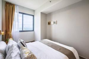 UNIXX Panoramic Seaview Suite