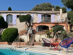 villa vue mer avec piscine et jardin arboré