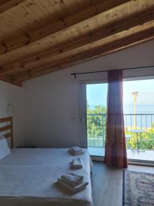 Manas Rooms