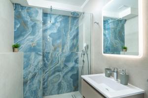 Apartment Lucija - waterfront with sunbeds!