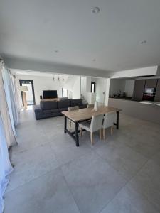 Villa neuve plage a pied