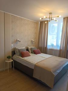 Super Central studio with Balcony & View!