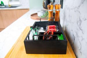 Sleeps 14 The Old Trafford Family Zen by Genesis Living