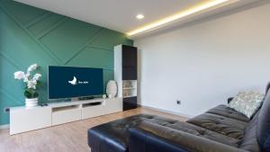 The Jolie - A Retreat in the City in an Entire House