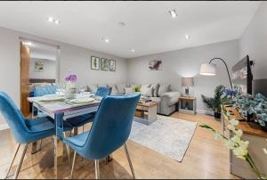 Modern Battersea Apartment - Sleeps 6 & Mini Bar