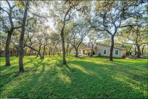 2 King Bedrooms in Texas Hill Country Relaxing Oasis
