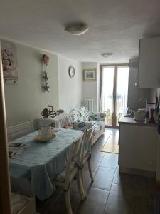 LA CASA DI PUCCI nel borgo affrescato di PARLASCO