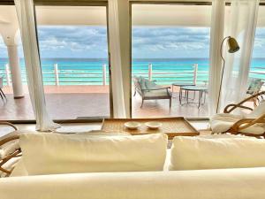 Ocean View Luxury 5B Villa with Private Beach