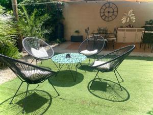 Maisons de vacances Les Lauriers Duplex centre ville avec jardin : photos des chambres