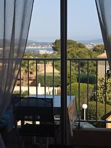 Bandol - " LES CIGALES BANDOLAISES " - Piscine - Terrasse vue mer - Parking privé - Climatisation - Proximité calanques - Calme