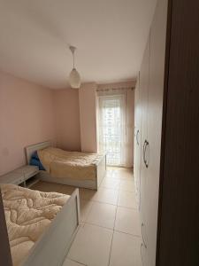 Banesa 21 Dhjetori, Tiranë