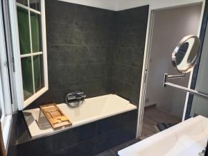 Maison avec jardin arboré