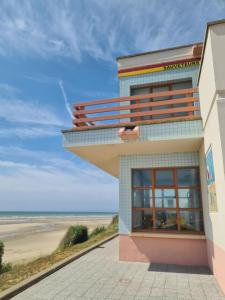 Campings Mobil-home Vue mer Piscine - Camping La Falaise Equihen-Plage - La Coquille d-Opale : photos des chambres