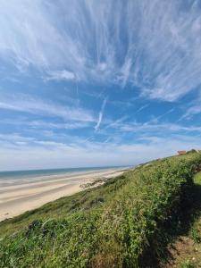 Campings Mobil-home Vue mer Piscine - Camping La Falaise Equihen-Plage - La Coquille d-Opale : photos des chambres