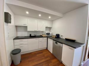 Appartement avec jardin et piscine collective 5SANT8