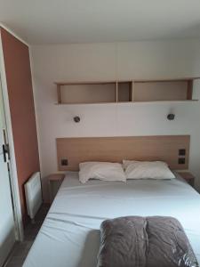 Campings M-H 6 pers cat premium 3 chbres clim LV tv ecran plat secteur familiale : photos des chambres