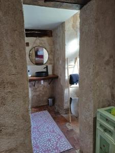 B&B / Chambres d'hotes Chambre entree independante dans tour du 15eme siecle : photos des chambres