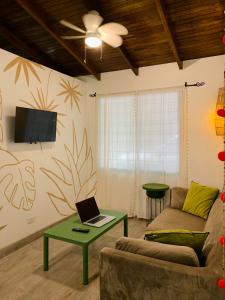 Casa Hoja Eco-Cabina Surf House