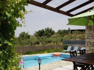 Peaceful Villa in Loutra Crete with Swimming Pool Rethymno Greece