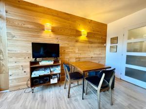 Appart 313, au pied des pistes de ski avec superbe vue