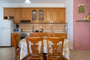 Top-Floor Seaview Apartment