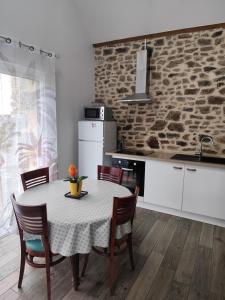 Maisons de vacances Les petits gites Ernee : photos des chambres