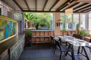 Cool ambiance, 2Brs , Private Garden & Parking