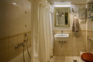 Cool ambiance, 2Brs , Private Garden & Parking