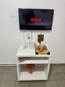 Em frente ao Trópico Hotel com Manobrista, Wi-fi - Apto 202