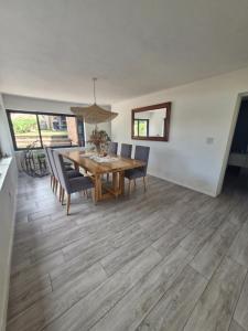 Casa con hermosa vista al lago