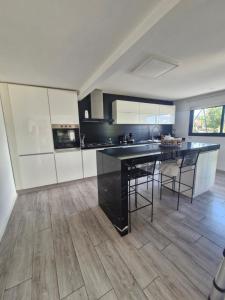 Casa con hermosa vista al lago