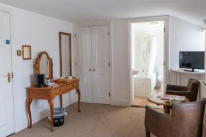 Double Room room in Tyacks Hotel