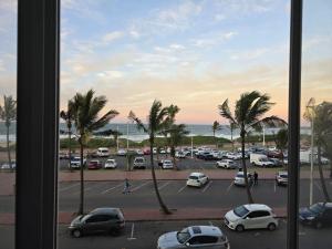 uShaka Marine Shores - Beachfront Stay with Sea Views