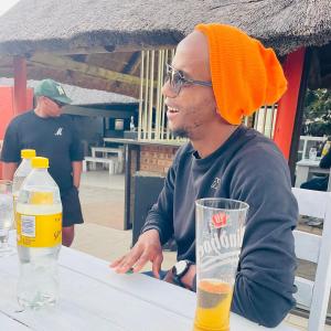 De whytehouse Mogalatsane