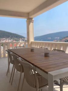 Apartment Maestral, Pucisca ,Island Brac