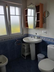 Bajo con jardín y piscina