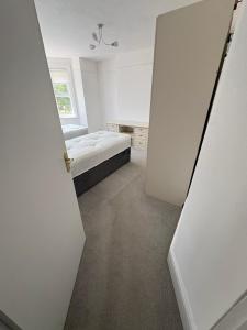 Spacious 4-Bed Home R&B STAYS Welcomes You