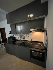 New 2-room secure residence, beach, pool