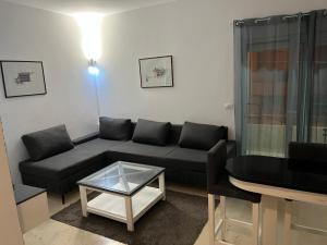 New 2-room secure residence, beach, pool