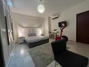 New 2-room secure residence, beach, pool