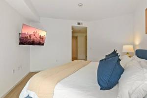 Emerald Ridge - Luxe Hollywood Walk of Fame