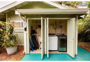 Whale House at Kehena Beach